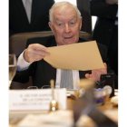 El escritor cubano Luis Manuel García recogió el premio ayer.