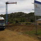 Imagen de las obras del centro de salud de Babia, ubicado en el casco urbano de San Emiliano.