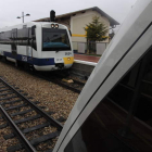El tren de Feve parado en la estación leonesa de San Feliz de Torío. RAMIRO