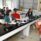 Teresa Gutiérrez, con las participantes en el programa Coeduca.
