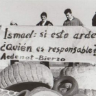 Martínez, a la derecha, durante una protesta de Aedenat a mediados de los años noventa.