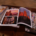 La revista incluye las mejores fotos de la Catedral. J. FERNÁNDEZ ZARDÓN