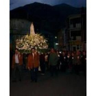 Villablino pasó a ser por unas horas un pueblo portugués más durante la procesión de las velas