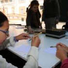 Los más pequeños también aprendieron caligrafía fina.
