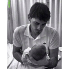 Iker Casillas cuelga una foto con su hijo
