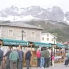 Los puestos de la feria aparecieron junto a las primeras nieves de este otoño