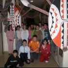 Alumnos junto a parte de los trabajos sobre multiculturalidad
