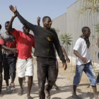 El grupo de inmigrantes que ha saltado este domingo la valla en Melilla.