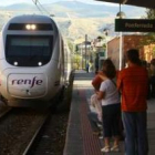 La imagen muestra la primera llegada del Alvia a la estación de tren de Ponferrada, pero el Ayuntami