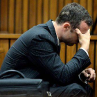 Oscar Pistorius, durante el testimonio del forense Gert Saayman, en el Tribunal Superior de Pretoria.