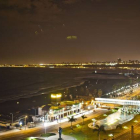 Zona costera evacuada en la bahía de Costa Verde, en Perú, tras la alerta de tsunami.