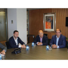 Alejandro Soler, Javier Alfonso Cendón, Faustino Sánchez, José Pellitero y Eduardo Morán, ayer en la reunión.