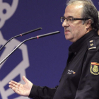 El inspector García Pascual, y el director de la policía, ayer, al dar cuenta de la operación. EFE