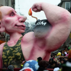 Una carroza gigante con Putin como protagonista, en un desfile de carnaval en Alemania.