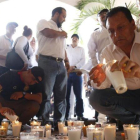 Un grupo de policías acompañados de familiares y colectivos ciudadanos protestan el pasado miércoles en la ciudad de Guadalajara, ante el asesinato de al menos seis de sus colegas por el crimen organizado en el estado de Jalisco.