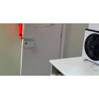 El ambulatorio de Armunia recurre a ventiladores portátiles ante la falta de refrigeración. DL