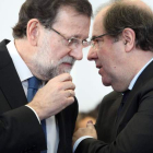Mariano Rajoy y Juan Vicente Herrera, el pasado mes de febrero, durante una visita a Siro.