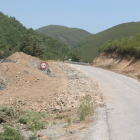 Carretera de Peranzanes, donde se pretende enlazar Fornela con Asturias. ANA F. BARREDO