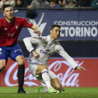 Ronaldo disputa un balón en el encuentro del sábado ante Osasuna.