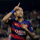 Neymar celebra uno de sus cuatro goles ante el Rayo.