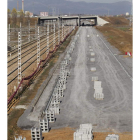 Imagen de las obras de la línea de alta velocidad a León desde el puente de Torneros.