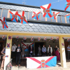 Vigésimo aniversario del izado de la bandera del Bierzo en Peranzanes, el pasado julio. L. DE LA MATA