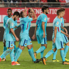 Los jugadores del Barça celebran uno de sus goles ante el Murcia. MARCIAL GUILLÉN