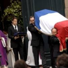 Salida de los restos mortales de Yves Saint Laurent de la iglesia