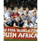 Los alemanes celebran al final su tercer puesto en el Mundial de Sudáfrica.