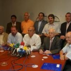 José Elías Fernández Lobato, centro, rodeado por sus vicepresidentes y presidentes de comisión