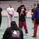 Más de cuarenta jóvenes participaron en el seminario de boxeo.