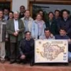 Una foto de familia del comité de cata de Vinos Tierra de León, ayer en el hotel Valjunco