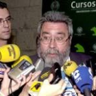 El secretario general de UGT, Cándido Méndez, tras la conferencia que ofreció ayer en El Escorial