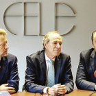 Enrique Suárez, Juan María Vallejo y Luis Miguel Seco, ayer en la rueda de prensa en la Fele. DL