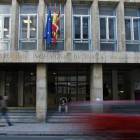 Vista exterior del edificio de la Diputación en Santa Nonia que alberga desde hace medio siglo el Conservatorio. F. OTERO PERANDONES