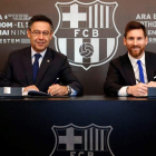 Bartomeu y Messi están obligados a destensar la situación actual y a entenderse. DAVID SAURA