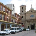 Fachada de la iglesia de San Pedro Apostol en Valencia de Juan, cuyo interior será remodelado