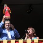 Óscar Campillo, junto a la alcaldesa Conchi López, durante el pregón de las fiestas patronales.