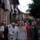 Un momento de la procesión de San Juan Evangelista en Veguellina de Órbigo