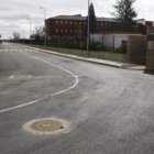 Dos imágenes de la nueva calle de La Virgen del Camino.