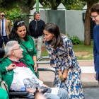 La reina Letizia junto al presidente de la Comunidad, Alfonso Fernández mañueco, ayer en el CREE. SANTI OTERO