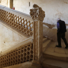 Detalle de la escalinata del palacio de Grajal de Campos. JESÚS F. SALVADORES 18/05/2019