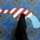 Las diferencias entre los EE.UU. e Irán quedan evidentes en una pared de Teherán