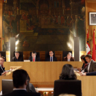 Un momento del Pleno celebrado ayer en el Palacio de los Guzmanes, sede de la Diputación. MARCIANO