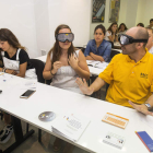 Las gafas de simulación son una de las actividades del taller Rueda 0. FERNANDO OTERO
