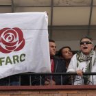 Jesús Santrich, exlíder de las FARC, celebrando que la Corte Suprema le concedió su libertad.