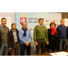 Emilio Orejas junto a organizadores de las carreras y atletas. JESÚS