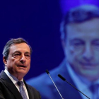 Mario Draghi, presidente del BCE, ante la prensa en junio pasado.
