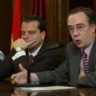 Mario Amilivia y Fernando Nasarre explicando los contenidos de los convenios firmados ayer