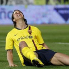 Ibrahimovic por los suelos en el choque ante el Almería.